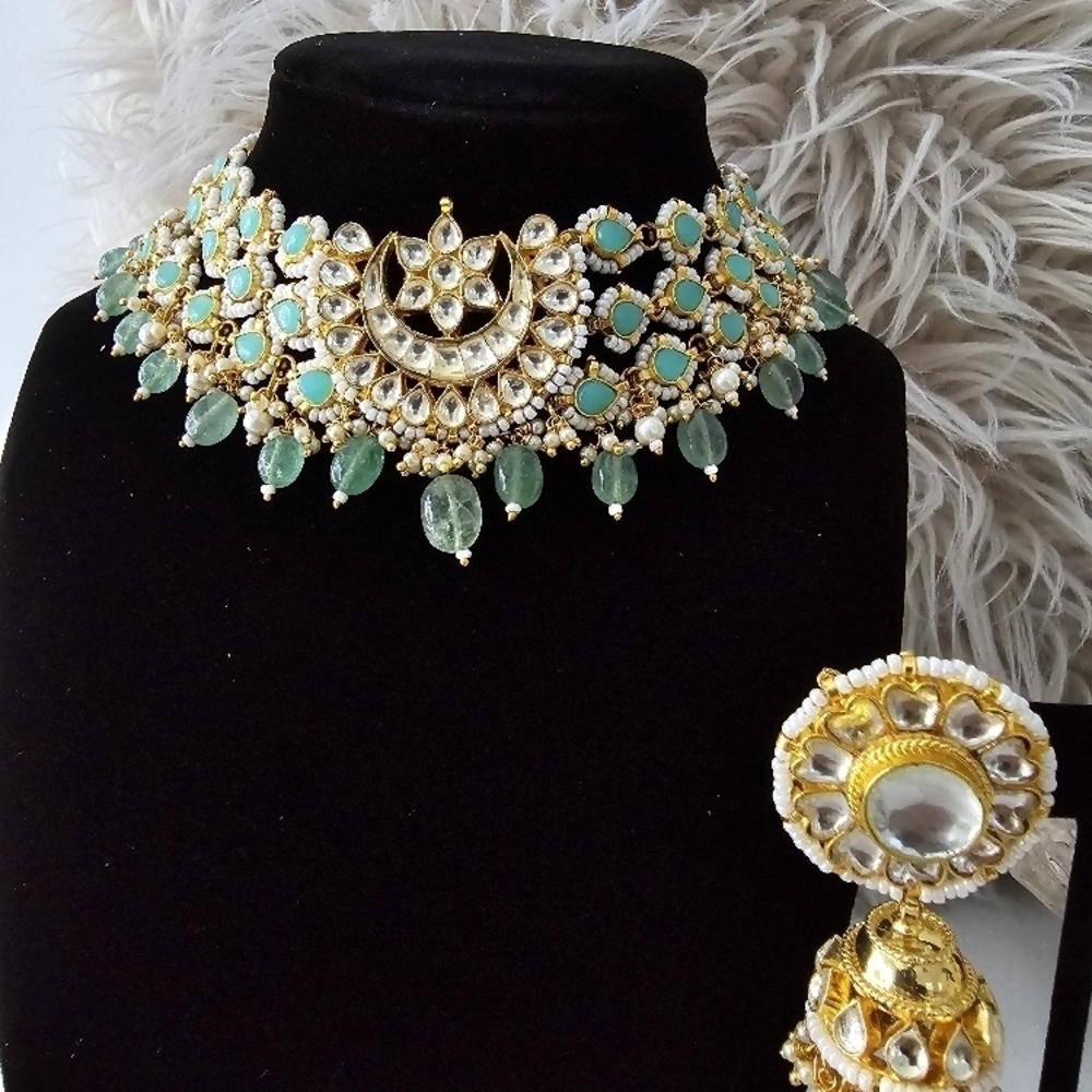 Elegant Green and Gold Choker Necklace Set
